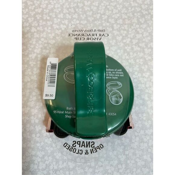 Bath and Body Works CHRISTMAS CAR Visor Clip and 3 Car Fragrance Refills - Picture 3 of 6